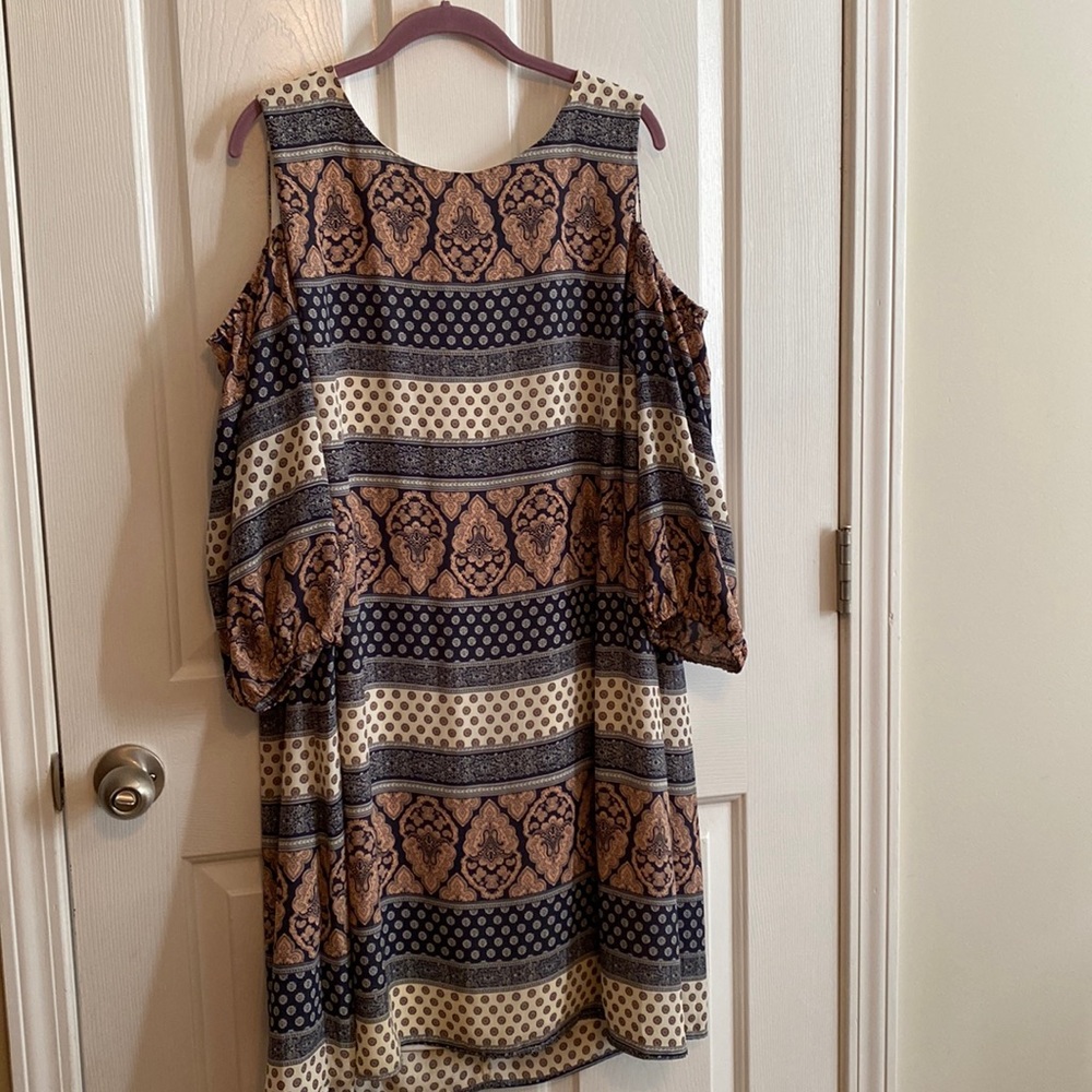 Luxology cold shoulder dress - size 18